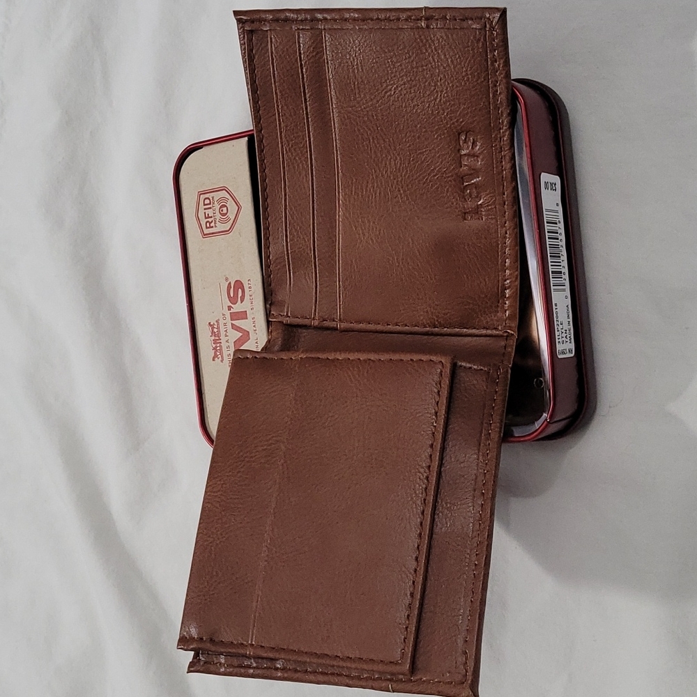 Levi's Rfid Tan Wallet - Picture 2 of 6